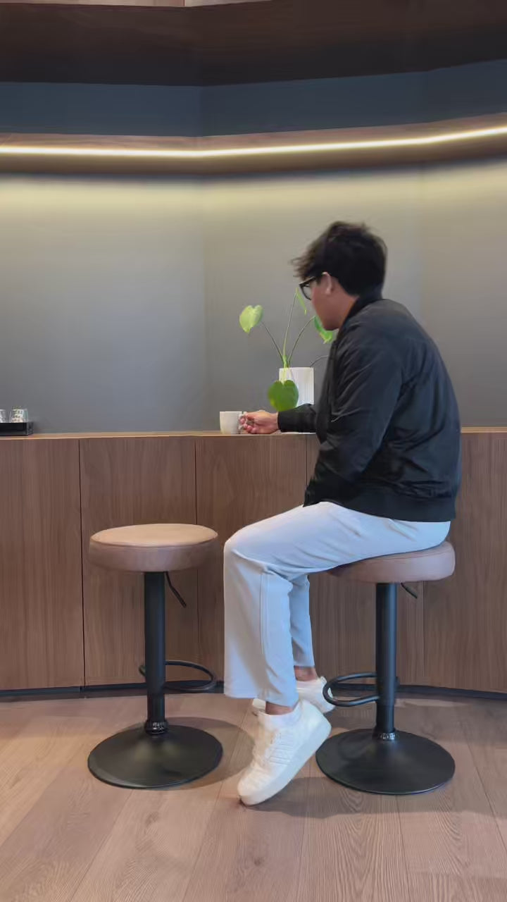 Juego de 2 Taburetes de Bar para Cocina Giratorios 360° y con Altura Ajustable Tela Impermeable Vintage Marrón