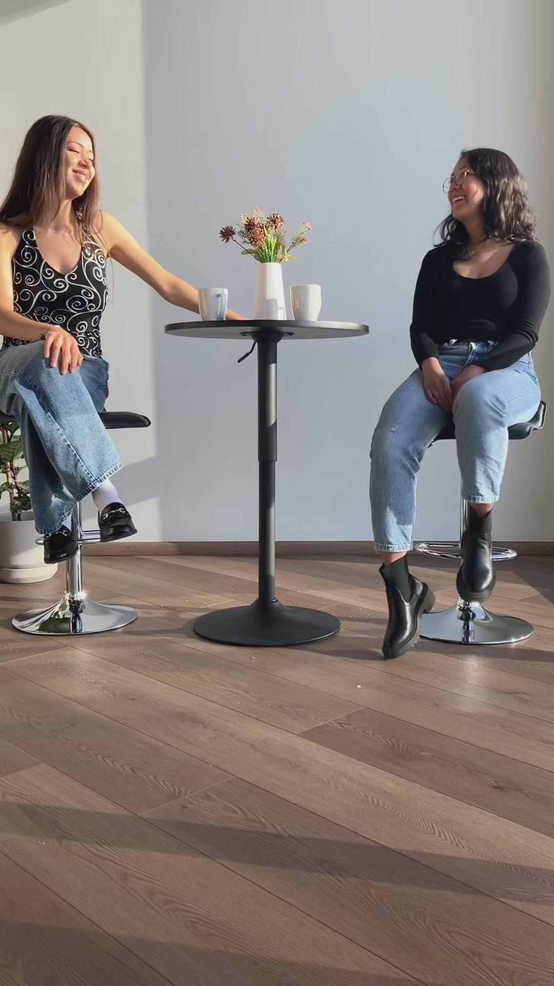 Mesa de Bar Redonda de 60 cm con Altura Ajustable y Base Cromada Giratoria Tubo Negro