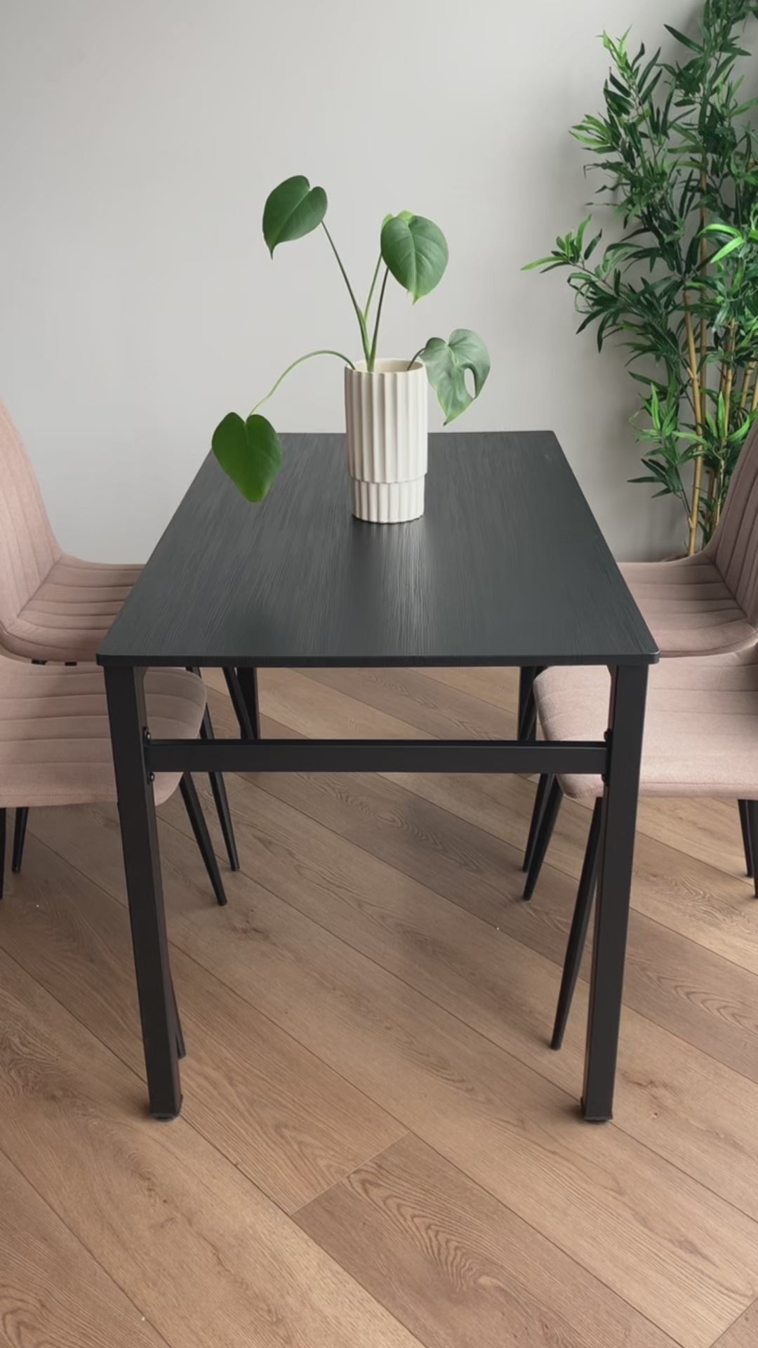 Mesa de Comedor 4-6 Personas Pies de Metal de Tubo de Hierro Estilo Moderno Todo Negro