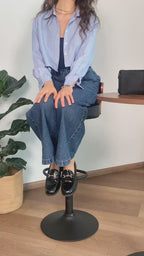 Juego de 2 Bancos de Barra Giratorios Respaldo Curvo de Madera en Negro y Nogal para Cocina o Bar