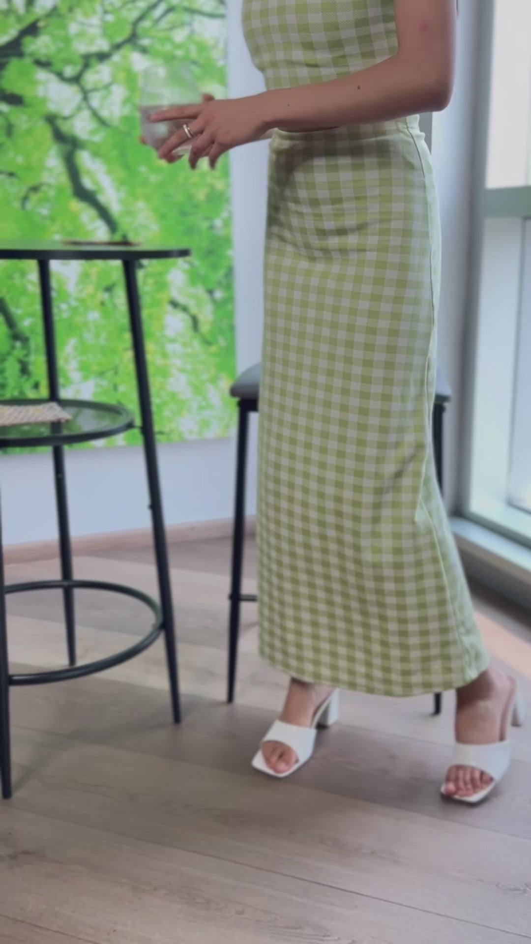 Mesa de Bar Redonda Moderna de Dos Niveles con Patas de Metal Negro